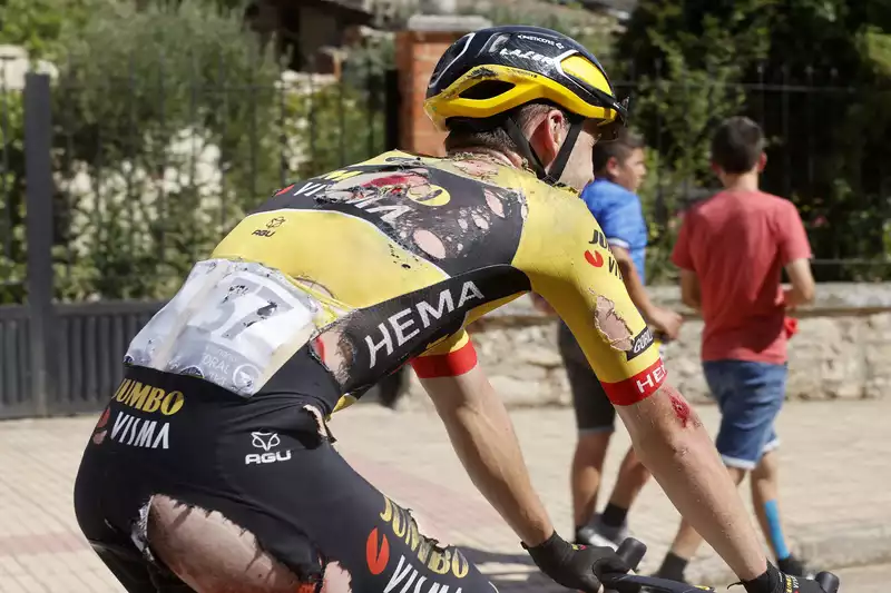 Vuelta a Burgos, Speed Bump Causes Massive Crash, Riders Angry