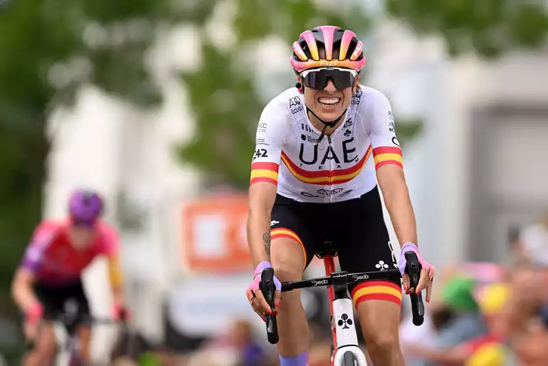 Mavi Garcia hit by team car in Tour de France fam gravel stage.