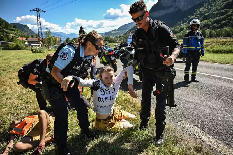 Tour de France Not in Position to Accept Climate Change Protests