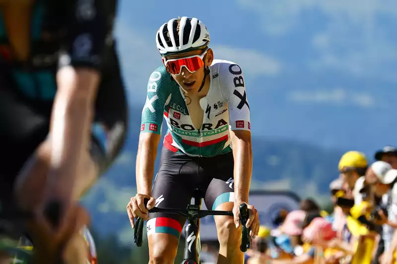 Beulah Hansgrohe, near-miss at the Tour de France in Chemna.