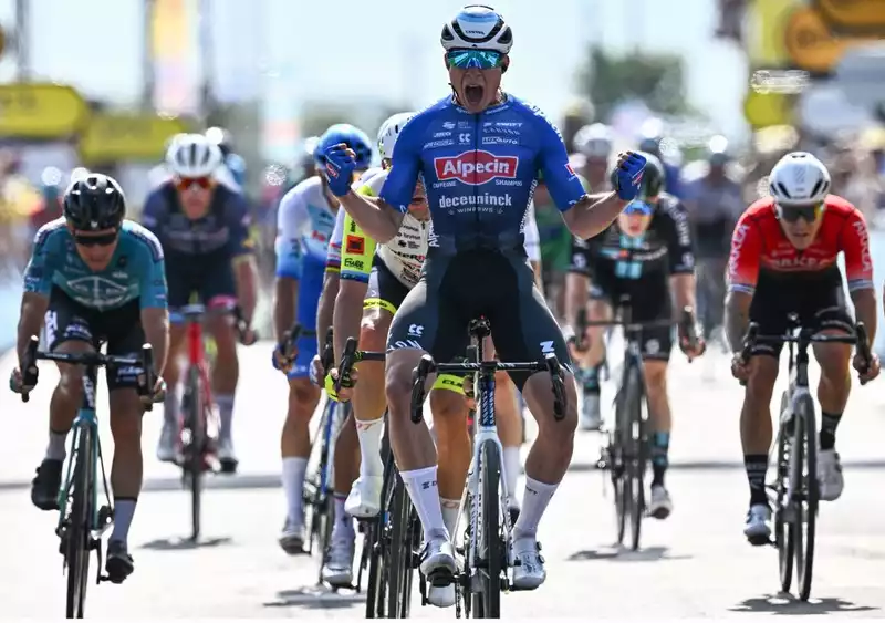 Sprinters hampered by Wout Van Aert on stage 4 of the Tour de France