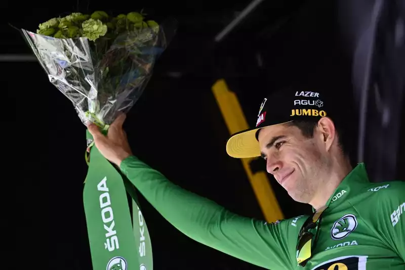 Wout Van Aert, free from knee pain, starts Tour de France