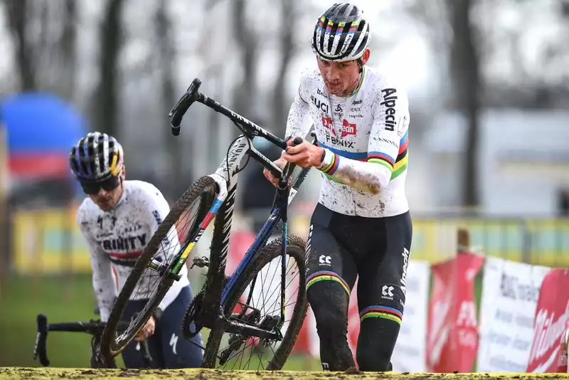 Van der Pol's Cyclocross Season Darkens, Back Injury Returns