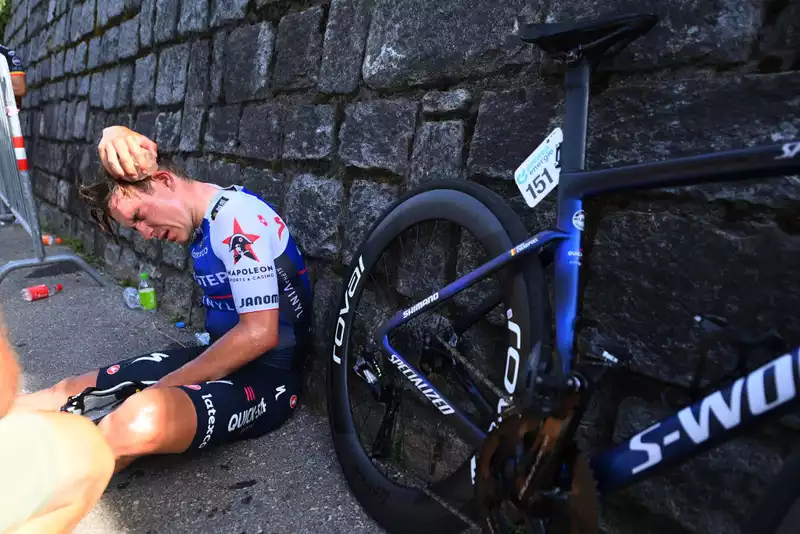 Lemco Evenpole falls out of the Tour de Suisse