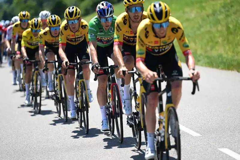 Jumbo Visma is "clear favorite" to win Tour de France, says Hague