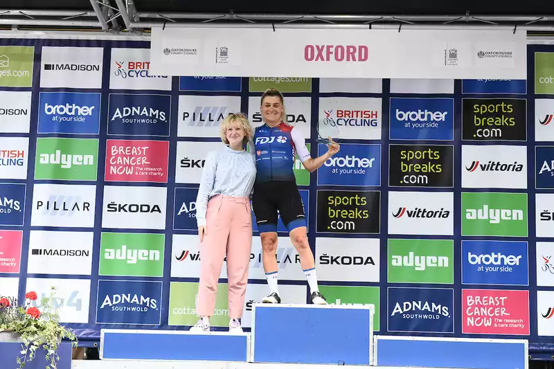 Clara Copponi Receives Richard Moore Award for Women's Tour