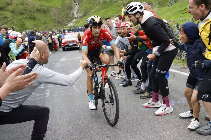 Landa Chases Calapaz for Second Place in Giro d'Italia Time Trial