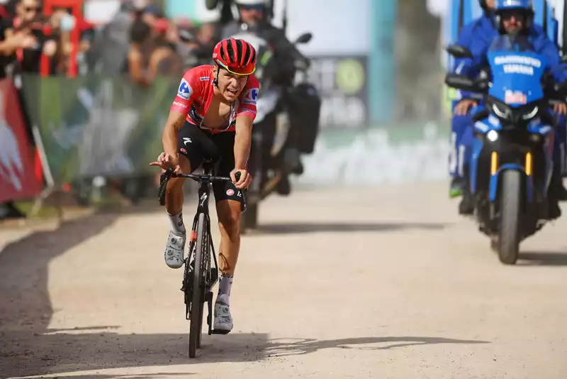 Vuelta a España, Lemko Evenpoel tightens grip after "perfect" first week