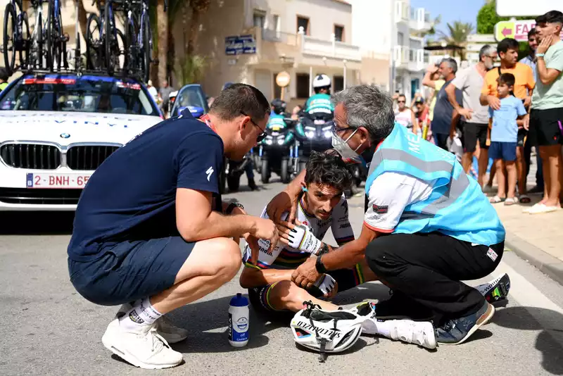 Alaphilippe Crashes at Vuelta a España