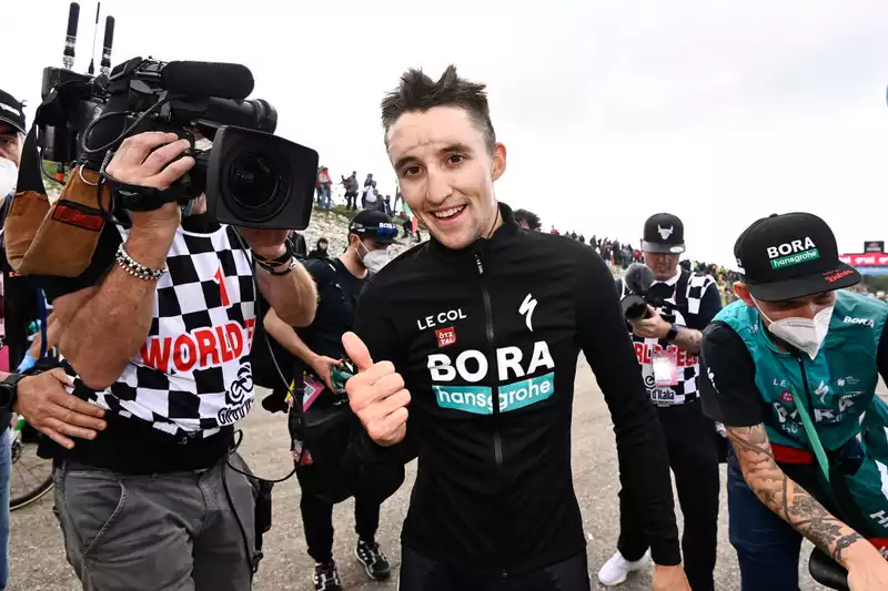 Hindley wins Giro d'Italia at his "second home" Brockhaus