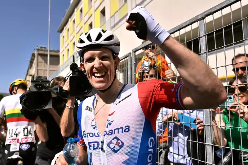 De Mare Recaptures the Joy of Victory at the Giro d'Italia