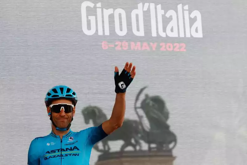 Vincenzo Nibali announces retirement as of 2022.