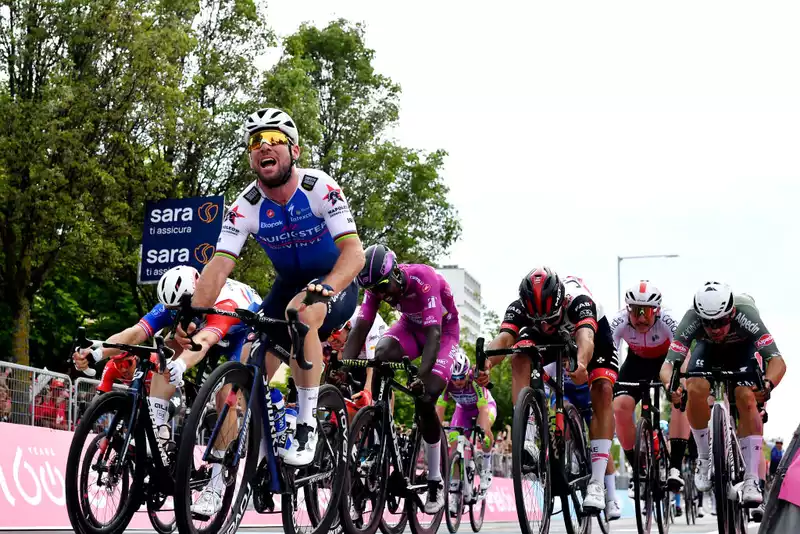 Cavendish and Ewan Drop Out Before Sprint Finish in Giro d'Italia Stage 5