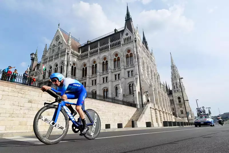 Simon Yates Delighted to Break Time, but Conscious of "Big Picture" at Giro d'Italia