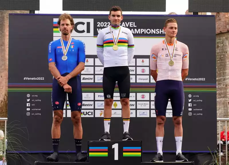 Vermeer and Oss win glory from their rivals at the Gravel World Championships