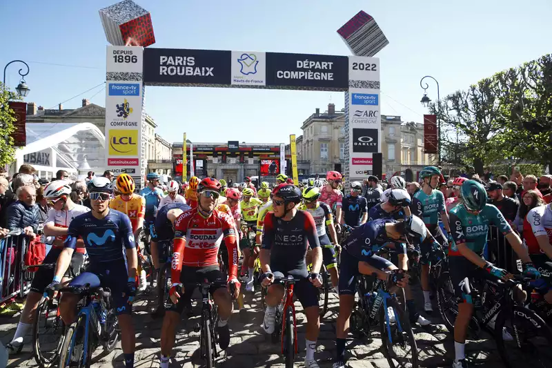 Paris - At the starting line of Roubaix: Van der Pol, Van Aert, Asgreen, Pedersen