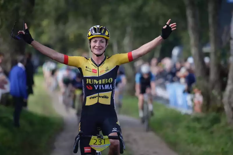 Marianne Foss Wins National Title at Dutch Gravel Championships