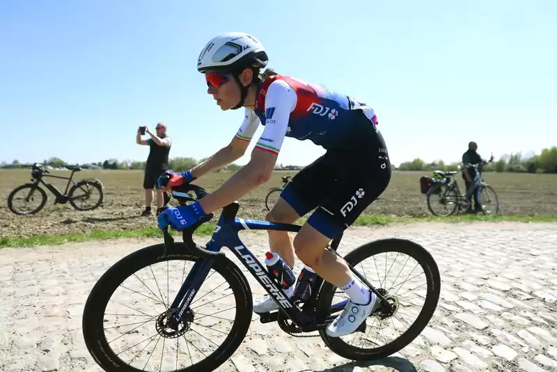 Cavalli Crashes and Punctures, Finishes 5th in Paris-Roubaix