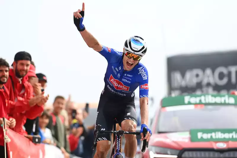 Jay Byrne Blitzes UAE Team Emirates from Alpecin Deceuninck