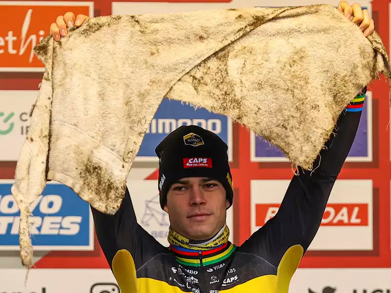 Wout Van Aert overcomes towel problems and broken derailleur to win in Dublin