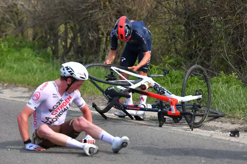 Tom Pidcock to miss Liège-Bastogne-Liège due to injuries sustained in crash