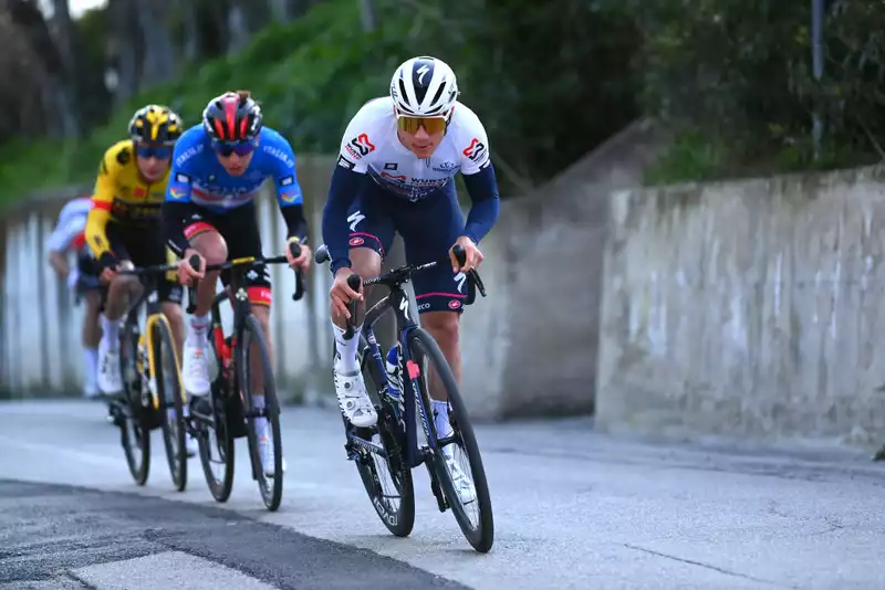 Pogacar, Evenpole, and Vingegaard miss a turn at Tirreno Adriatico.