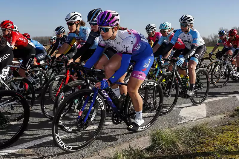 Santesteban and Faulkner crash at Stradde Bianche