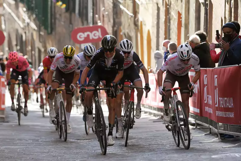 Grand Tour stars spoil Strade Bianche for Classics riders