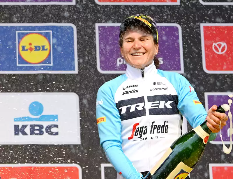 Longo Borghini stunned on the podium of the COVID Tour of Flanders.