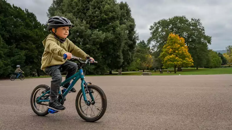 Halfords plans to sell "tens of thousands" of children's bicycles by Christmas