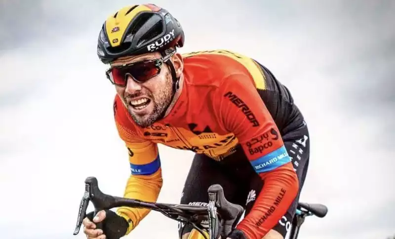 Mark Cavendish Leads Bahrain McLaren on Zwift