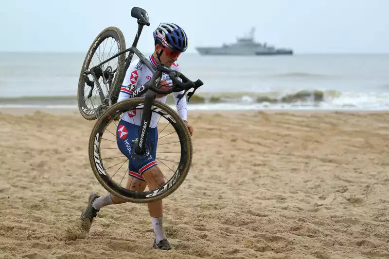 Tom Pidcock finishes 4th in the Cyclocross World Championships with a "gutsy ride".