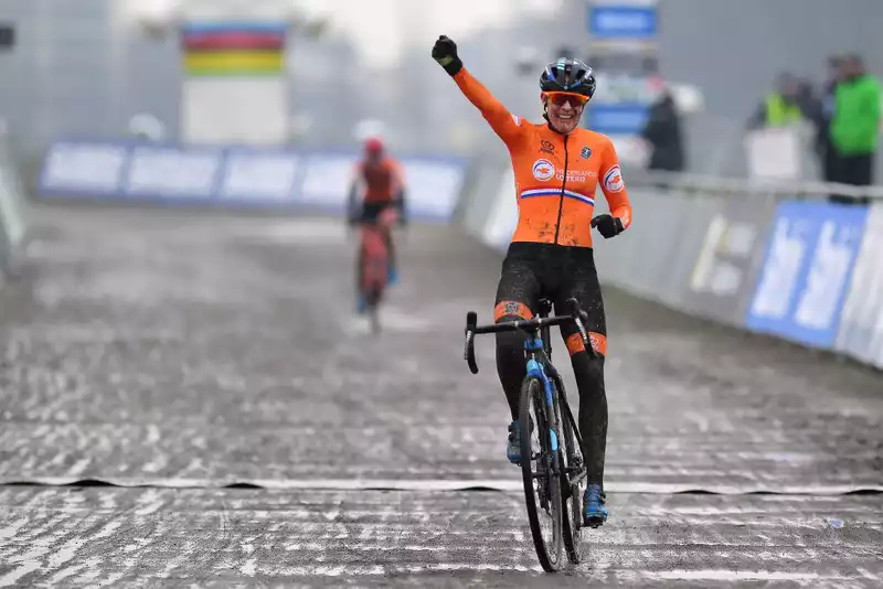 Lucinda Brand Finally Wins Gold at Cyclocross World Championships