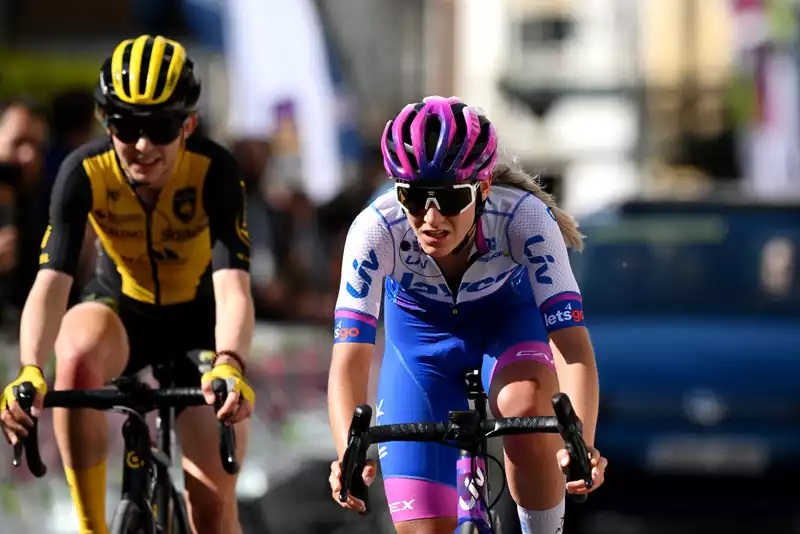 Zigato attacks alone on the third stage of the Tour de Suisse women's race, but comes up empty.