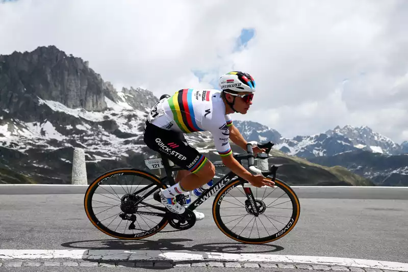 Remco Evenpole criticizes "dangerous descents" at Tour de Suisse