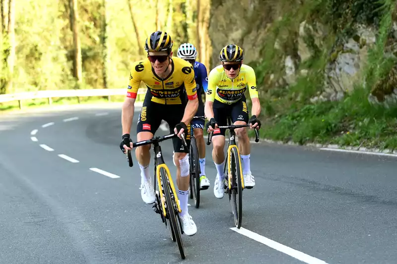 Kruijswijk breaks collarbone and pelvis, crashes at Criterium du Dauphiné