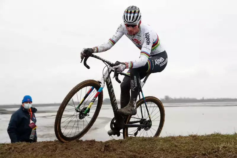 Mathieu van der Poel to return to cyclocross in mid-December