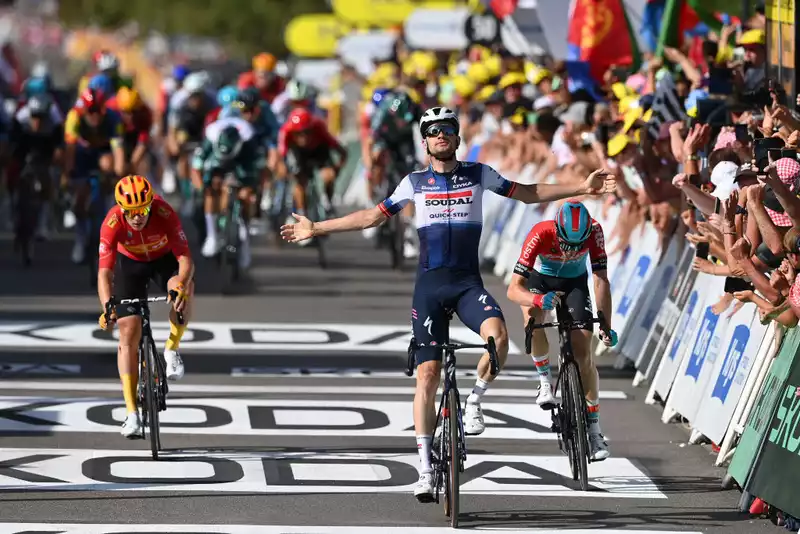 Sprinters run away on stage 18 of the Tour de France