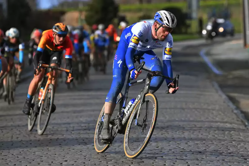 Seneschal leads strong Deceuninck-Quickstep in title defense at Le Samyn