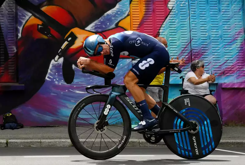 Running and Jumping" - Australian Duo Laughs Off Late Tour de France Time Trial