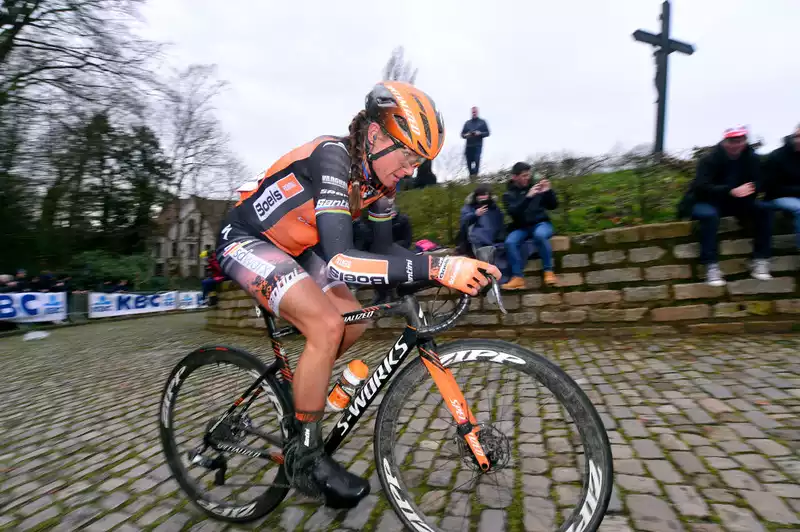 Omloop het nieuwsblad, the first blow goes to van Hulten, but Dolmans is unperturbed.