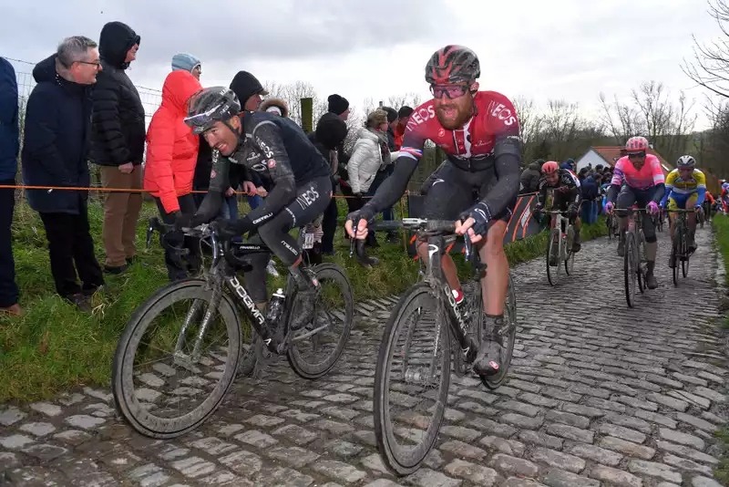 Ineos starts strong at Omloop Het Niusblad, but stalls early