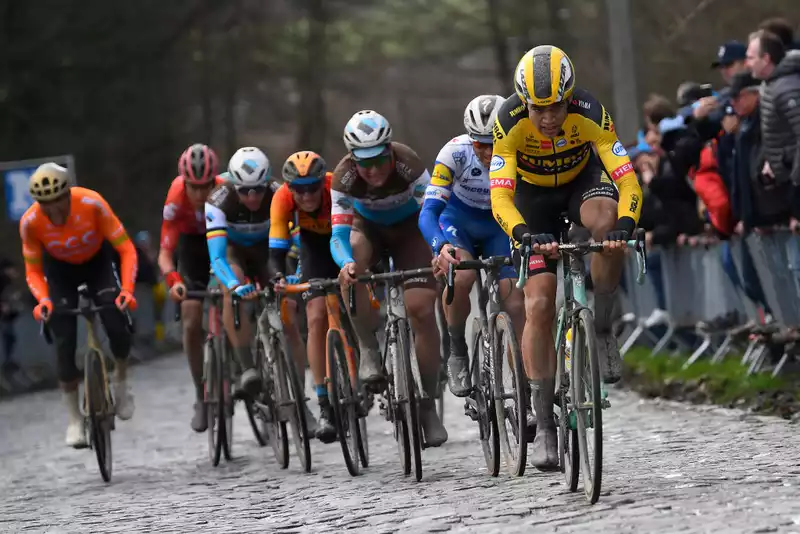 Tunisen Runs Out of Gas at Omloop Het Newsblad, Van Aert Thwarted by Tactics