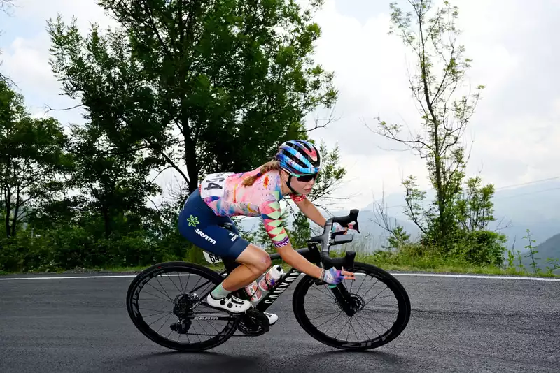 Antonia Niedermeier and Urska Zigato crashed on stage 6 and abandoned the Giro Donne