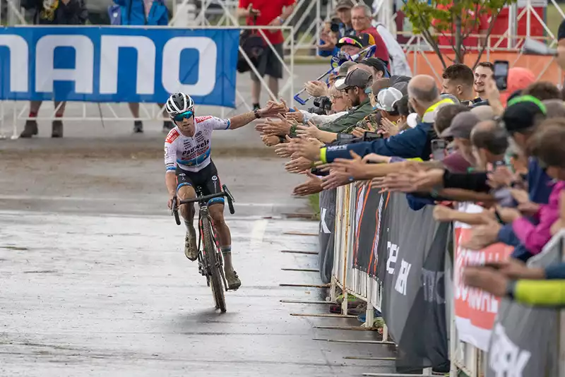 Yzerbito uses brains as well as legs to return to winning ways at the Waterloo Cyclocross World Cup