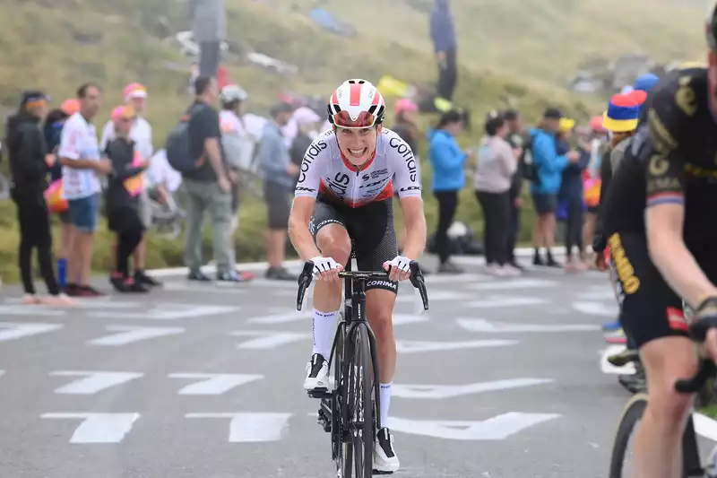 Clara Coppenburg's 10-year-old superfan rides in the team car in the fam time trial of the Tour de France