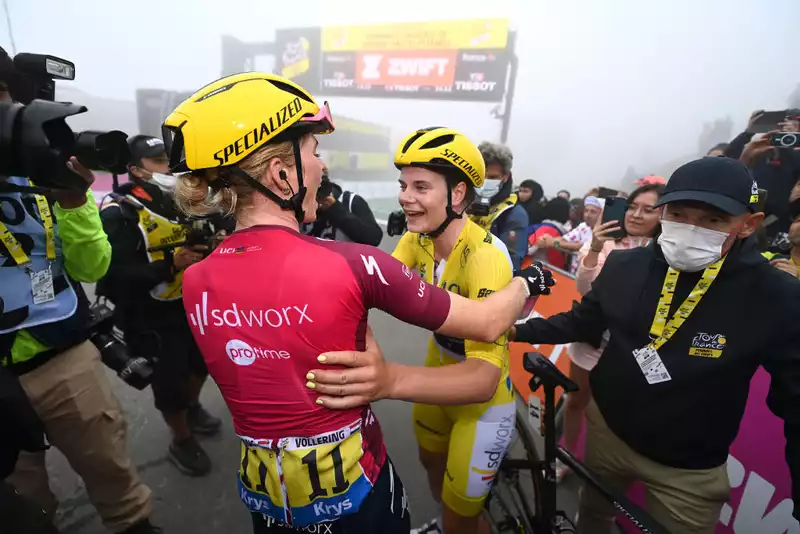 Not seconds, but minutes" - Vollering settles controversy, goes to Pau in yellow jersey