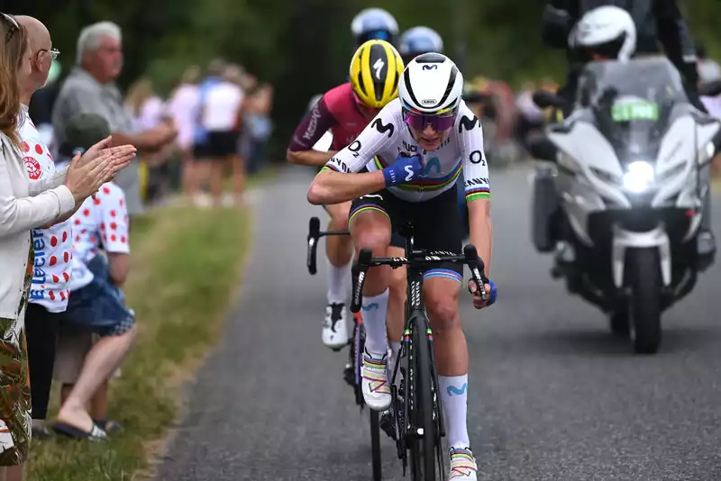 Van Hulten loses time in first race with Voerling at Tour de France Femmes