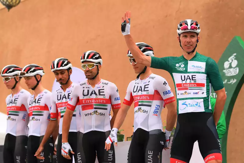 Rui Costa Pushes Rider, Causing Crash - Video