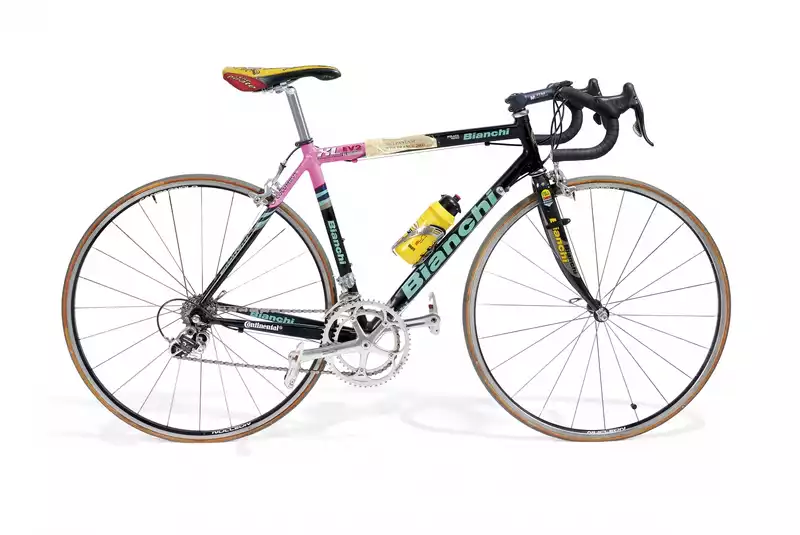 Marco Pantani to auction his 2000 Tour de France bike.